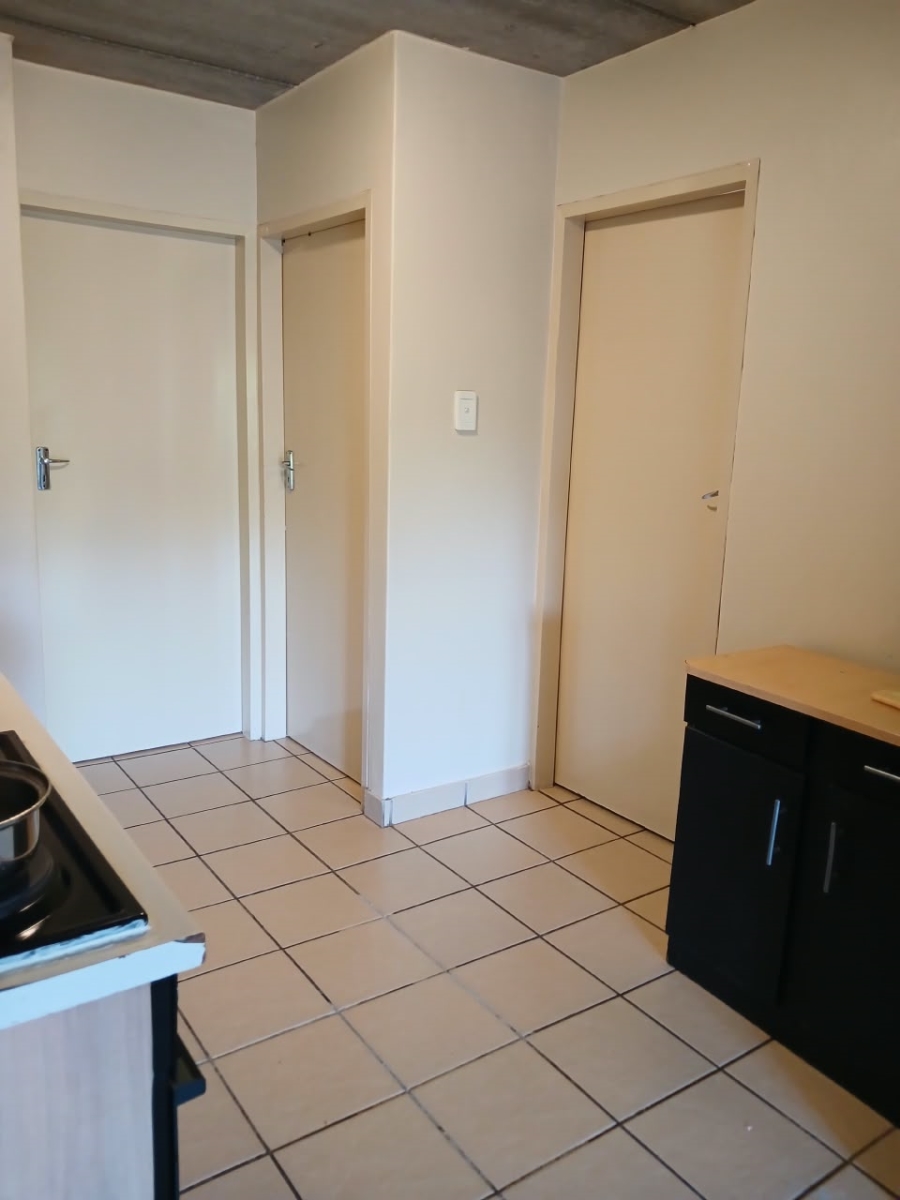 To Let 1 Bedroom Property for Rent in Die Hoewes Gauteng