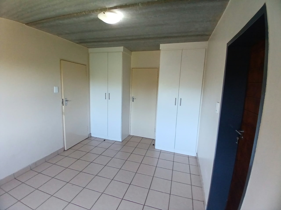 To Let 1 Bedroom Property for Rent in Die Hoewes Gauteng