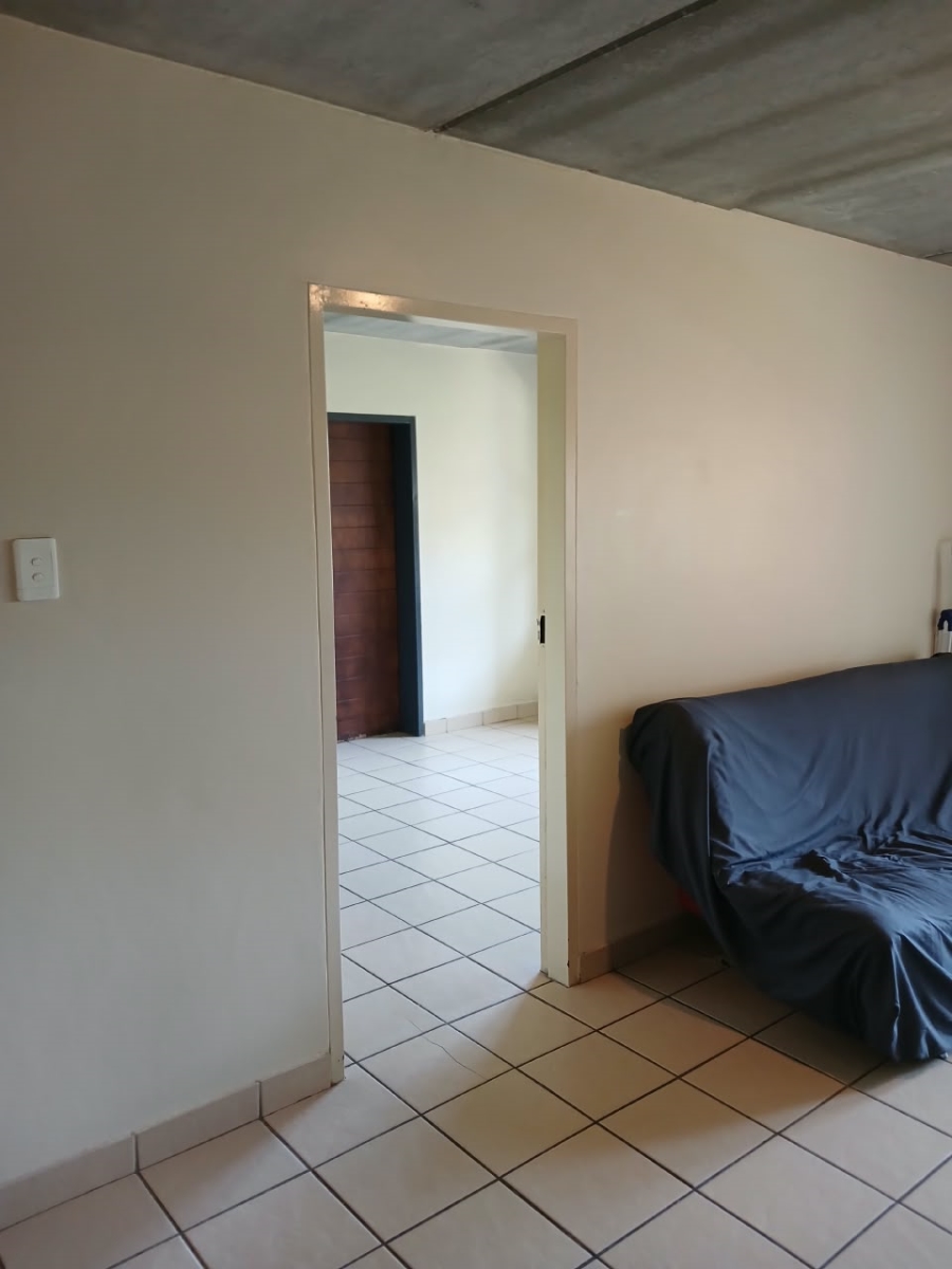 To Let 1 Bedroom Property for Rent in Die Hoewes Gauteng