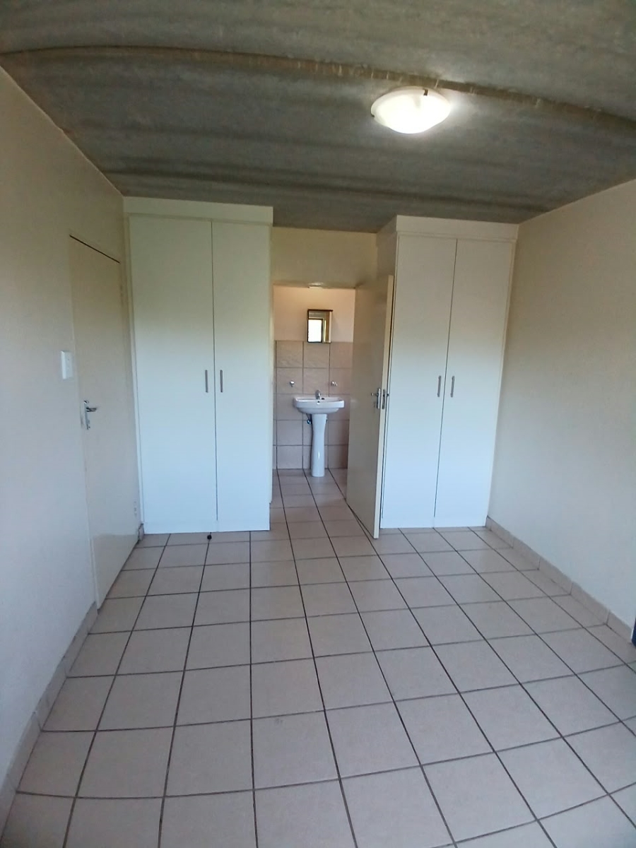 To Let 1 Bedroom Property for Rent in Die Hoewes Gauteng