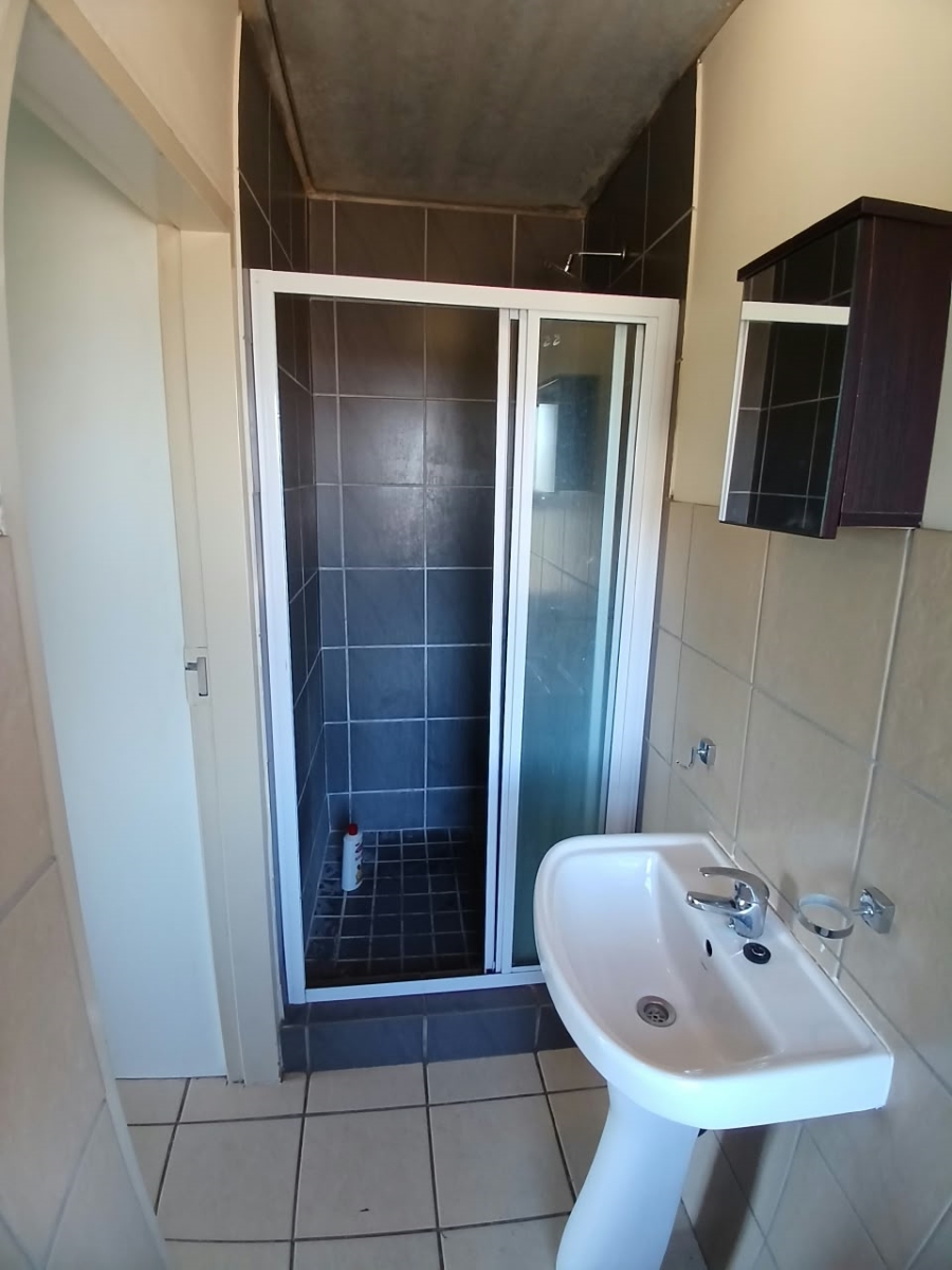 To Let 1 Bedroom Property for Rent in Die Hoewes Gauteng