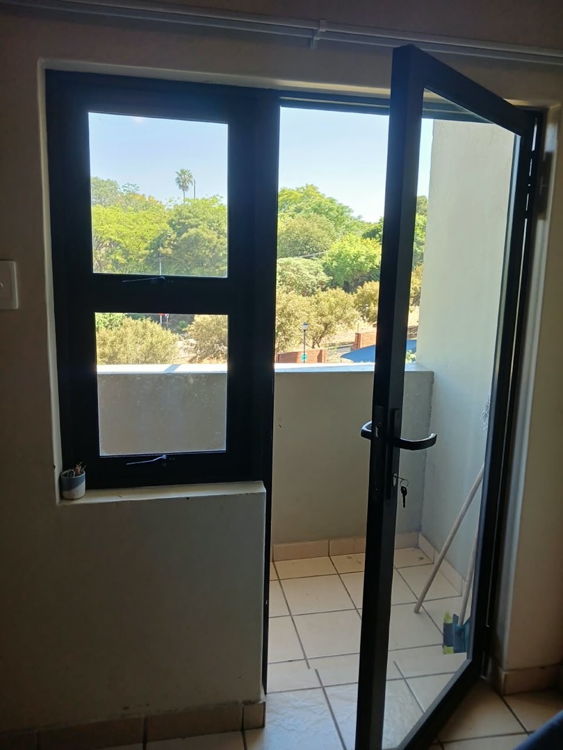 To Let 1 Bedroom Property for Rent in Die Hoewes Gauteng