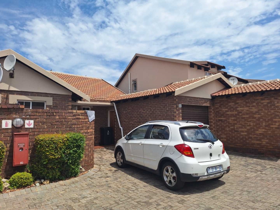 2 Bedroom Property for Sale in Jansenpark Gauteng