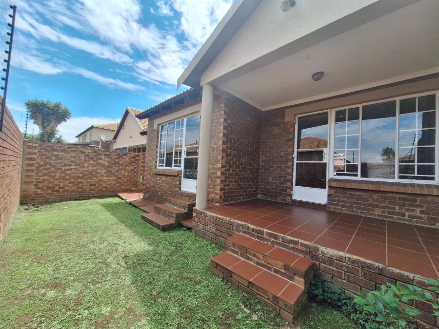 2 Bedroom Property for Sale in Jansenpark Gauteng