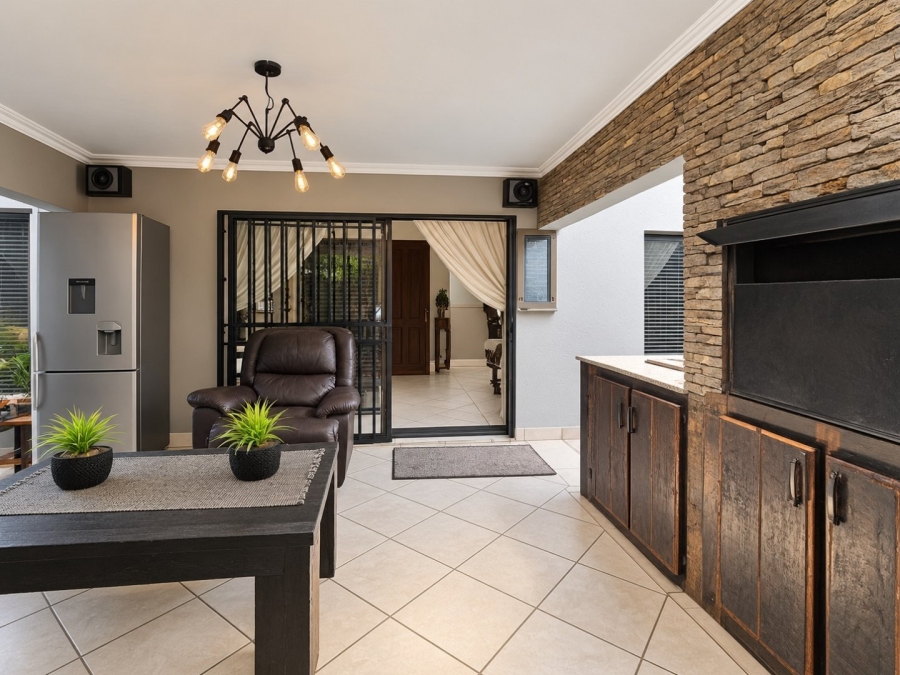 3 Bedroom Property for Sale in Faerie Glen Gauteng