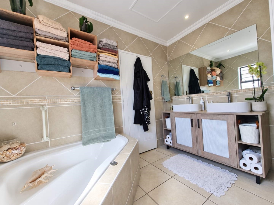 3 Bedroom Property for Sale in Faerie Glen Gauteng