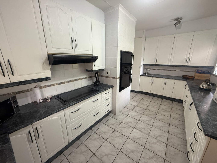 3 Bedroom Property for Sale in Kloofendal Gauteng