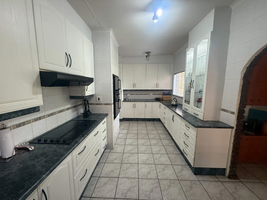 3 Bedroom Property for Sale in Kloofendal Gauteng