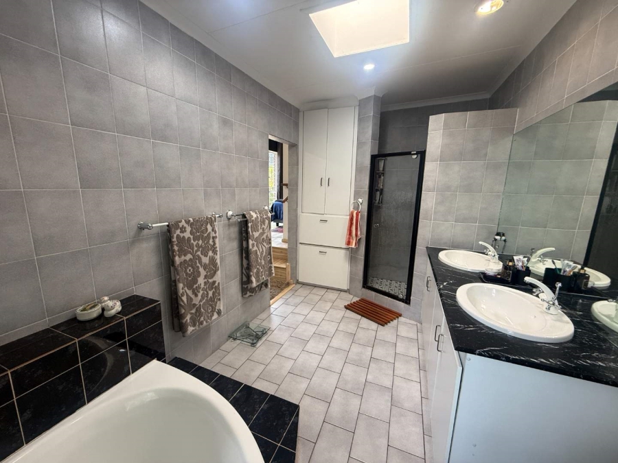 3 Bedroom Property for Sale in Kloofendal Gauteng