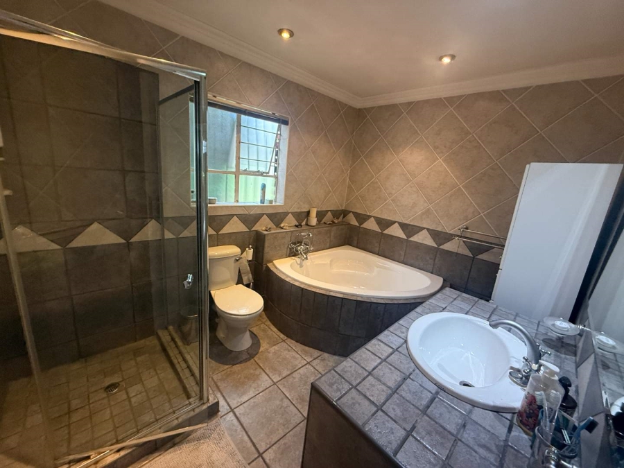 3 Bedroom Property for Sale in Kloofendal Gauteng