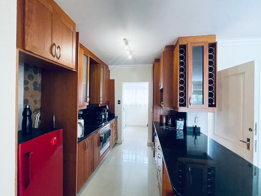 To Let 2 Bedroom Property for Rent in Dunkeld West Gauteng