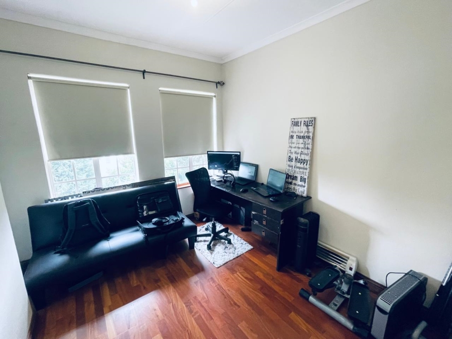 To Let 2 Bedroom Property for Rent in Dunkeld West Gauteng