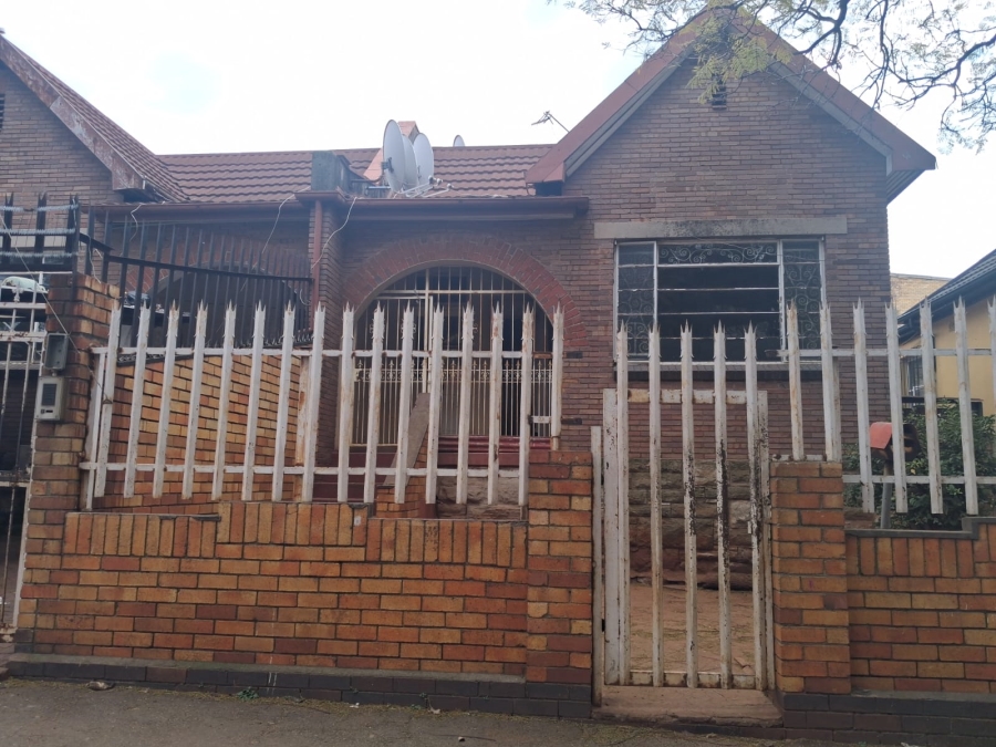 6 Bedroom Property for Sale in Bellevue Gauteng