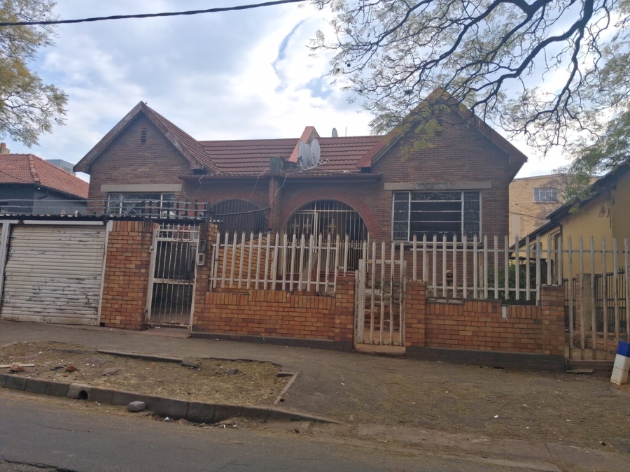 6 Bedroom Property for Sale in Bellevue Gauteng