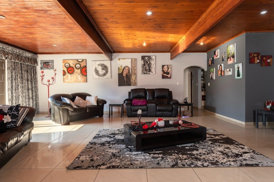 4 Bedroom Property for Sale in Verwoerdpark Gauteng