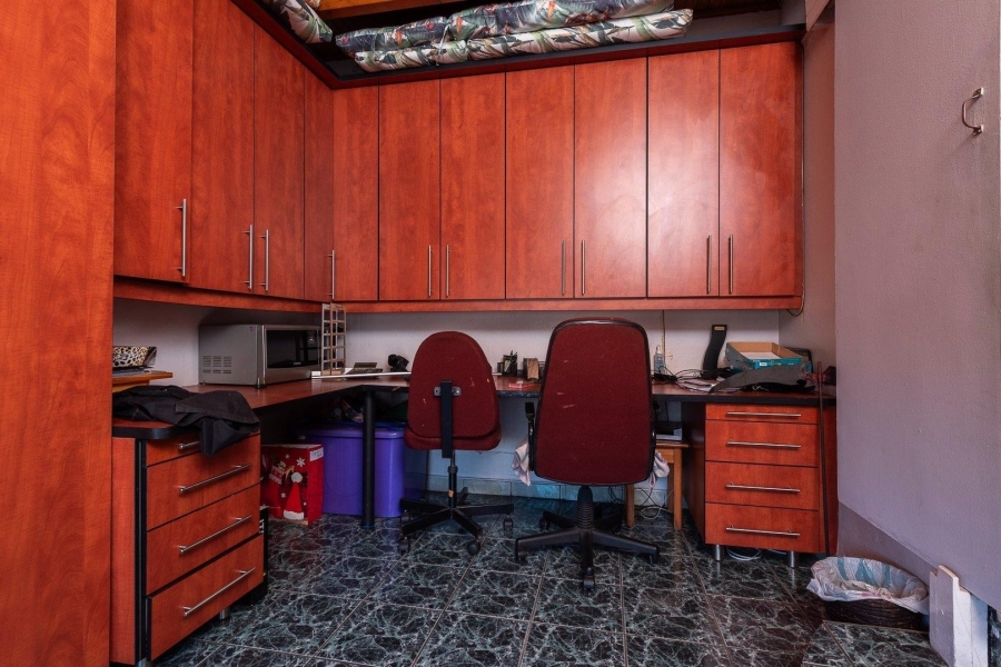 4 Bedroom Property for Sale in Verwoerdpark Gauteng