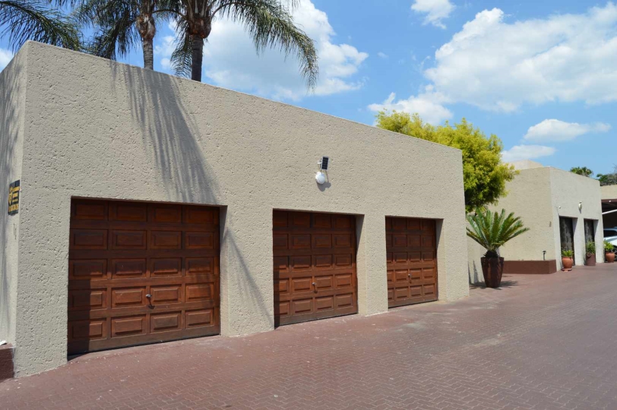 5 Bedroom Property for Sale in New Redruth Gauteng