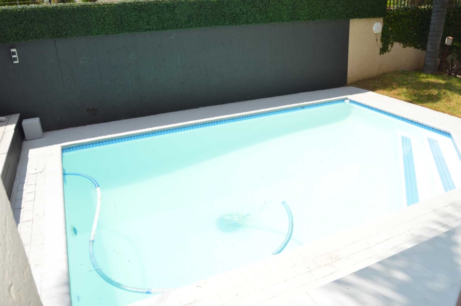 5 Bedroom Property for Sale in New Redruth Gauteng