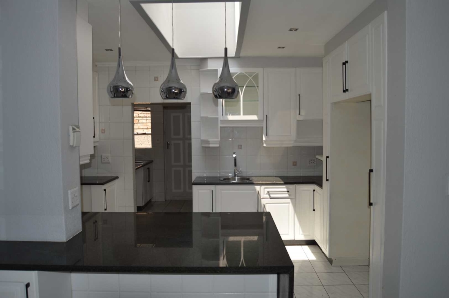 5 Bedroom Property for Sale in New Redruth Gauteng
