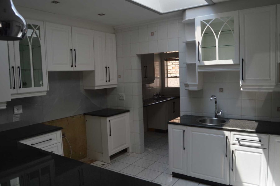 5 Bedroom Property for Sale in New Redruth Gauteng