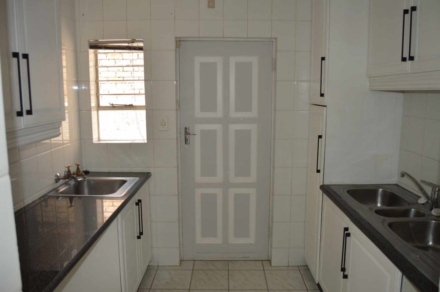 5 Bedroom Property for Sale in New Redruth Gauteng
