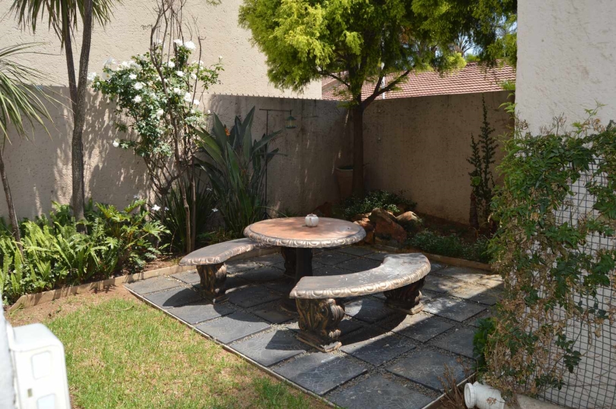 5 Bedroom Property for Sale in New Redruth Gauteng