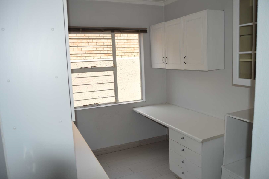 5 Bedroom Property for Sale in New Redruth Gauteng