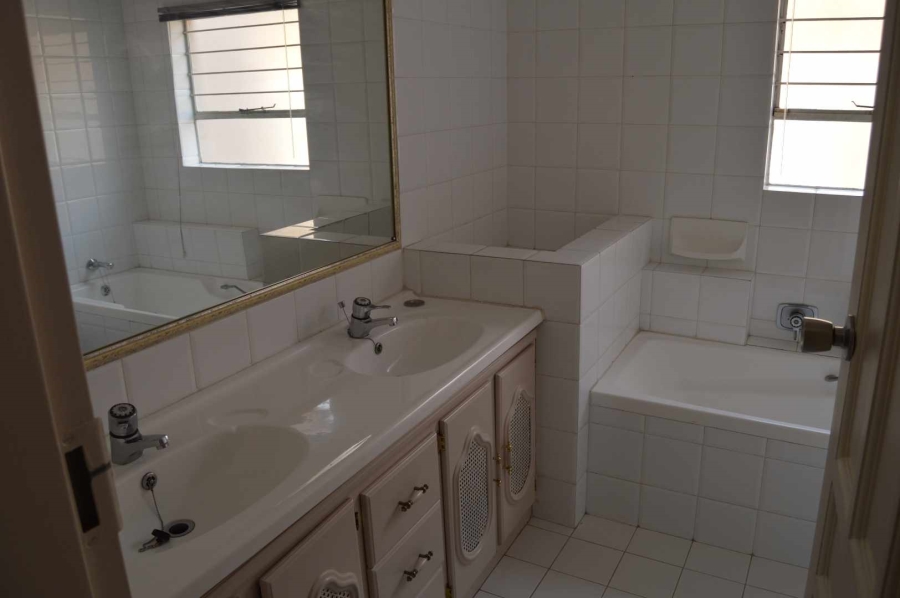 5 Bedroom Property for Sale in New Redruth Gauteng
