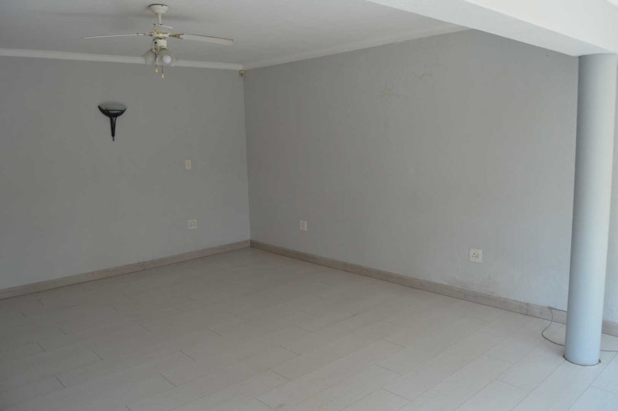 5 Bedroom Property for Sale in New Redruth Gauteng