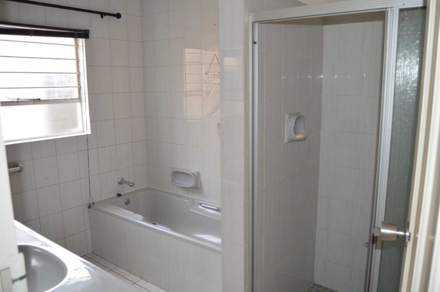 5 Bedroom Property for Sale in New Redruth Gauteng