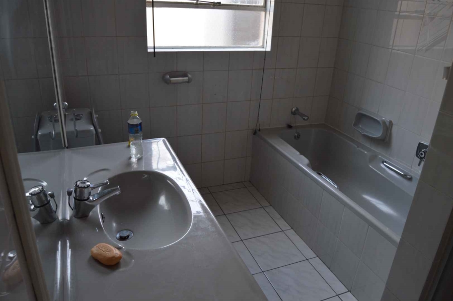 5 Bedroom Property for Sale in New Redruth Gauteng