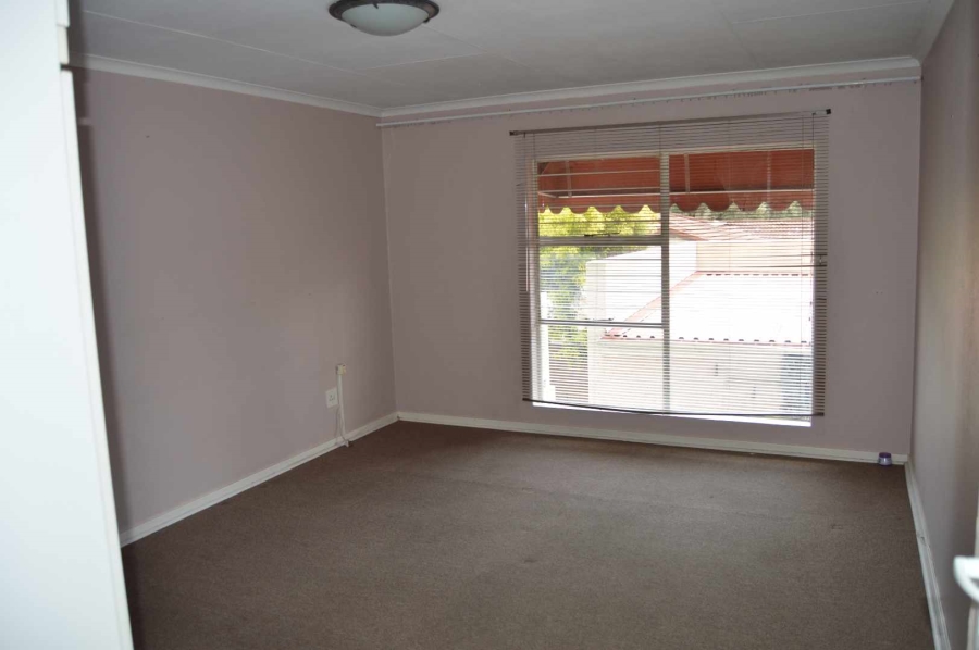 5 Bedroom Property for Sale in New Redruth Gauteng
