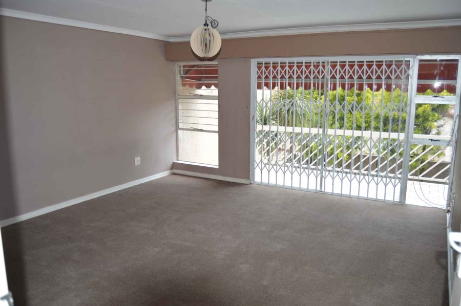 5 Bedroom Property for Sale in New Redruth Gauteng