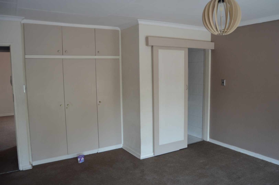 5 Bedroom Property for Sale in New Redruth Gauteng