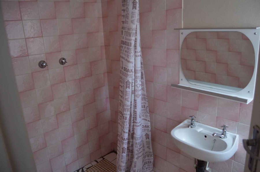 5 Bedroom Property for Sale in New Redruth Gauteng