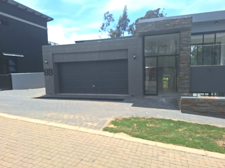 4 Bedroom Property for Sale in Eikenhof Gauteng