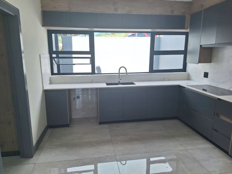 4 Bedroom Property for Sale in Eikenhof Gauteng