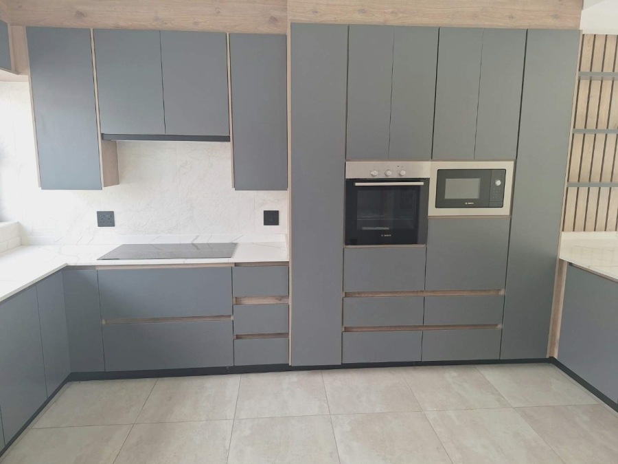 4 Bedroom Property for Sale in Eikenhof Gauteng