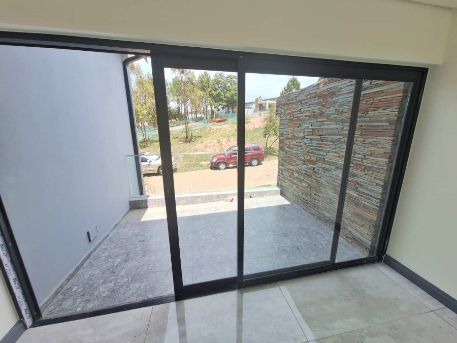 4 Bedroom Property for Sale in Eikenhof Gauteng