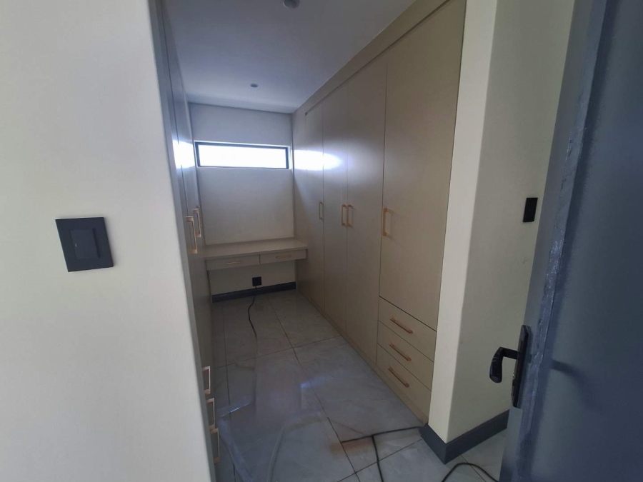 4 Bedroom Property for Sale in Eikenhof Gauteng