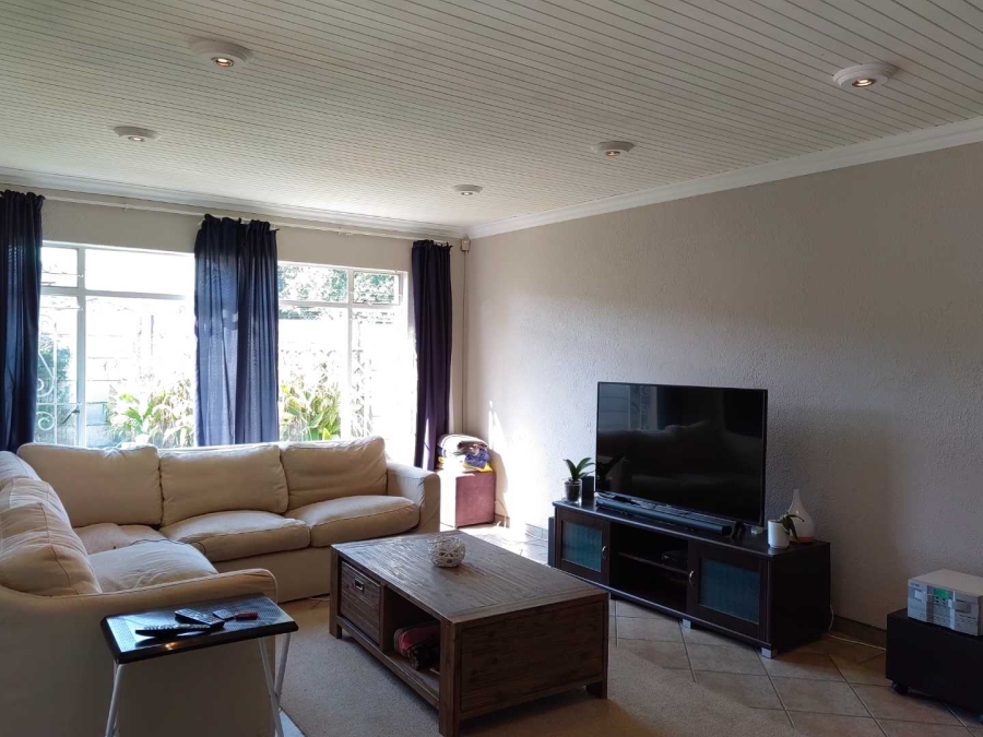 To Let 4 Bedroom Property for Rent in Brackenhurst Gauteng
