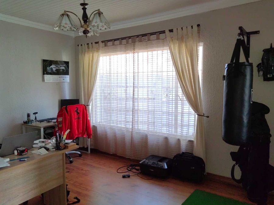 To Let 4 Bedroom Property for Rent in Brackenhurst Gauteng