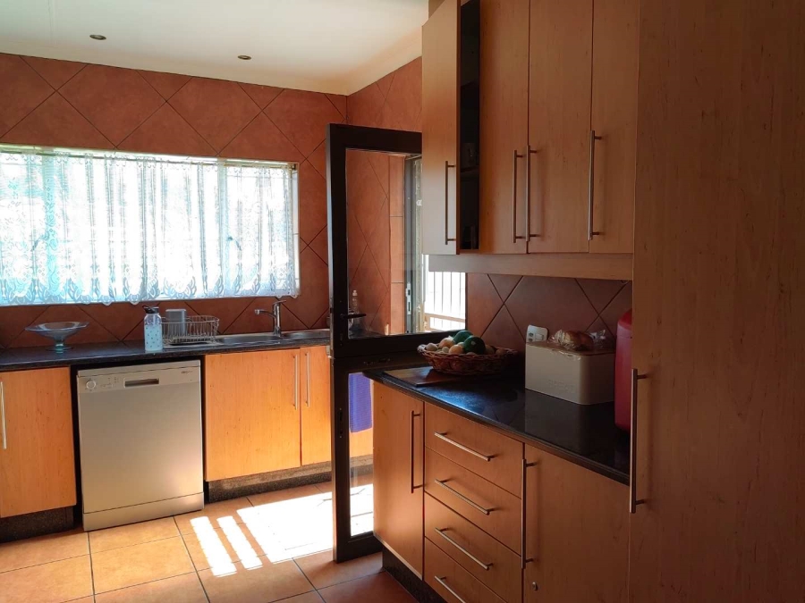 To Let 4 Bedroom Property for Rent in Brackenhurst Gauteng