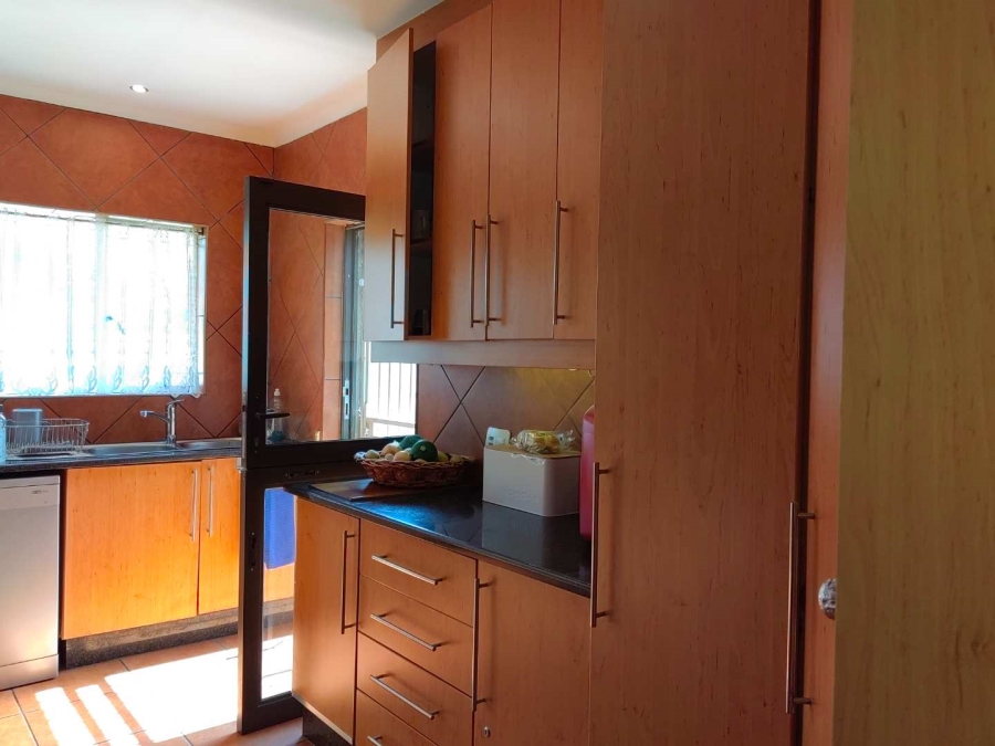 To Let 4 Bedroom Property for Rent in Brackenhurst Gauteng