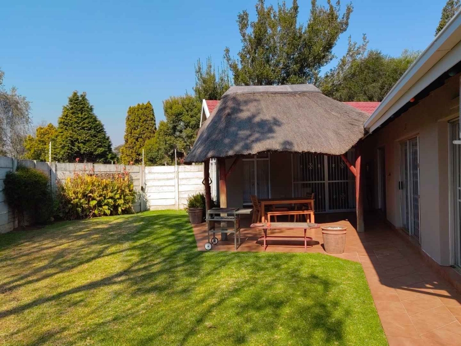 To Let 4 Bedroom Property for Rent in Brackenhurst Gauteng