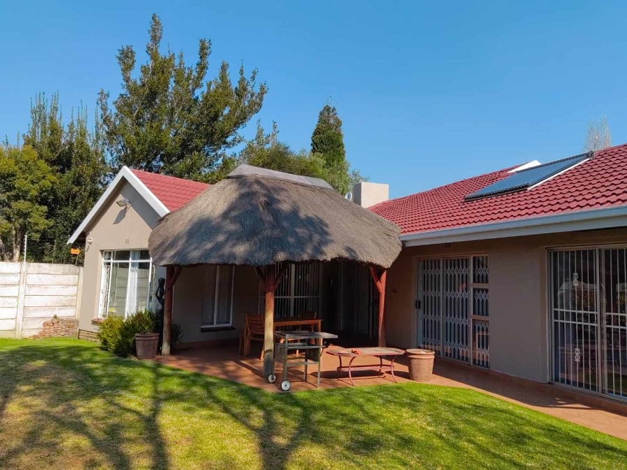 To Let 4 Bedroom Property for Rent in Brackenhurst Gauteng