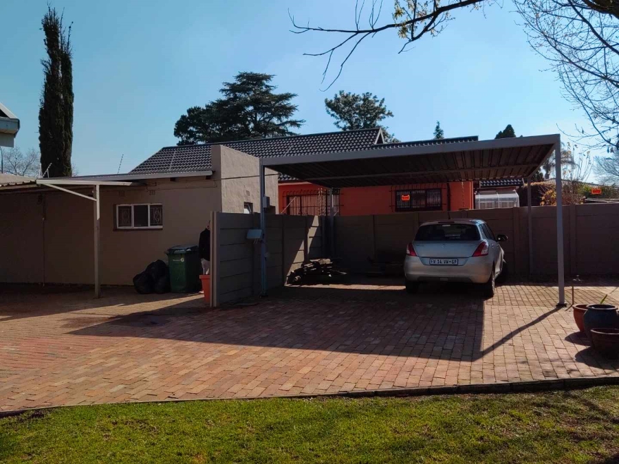 To Let 4 Bedroom Property for Rent in Brackenhurst Gauteng