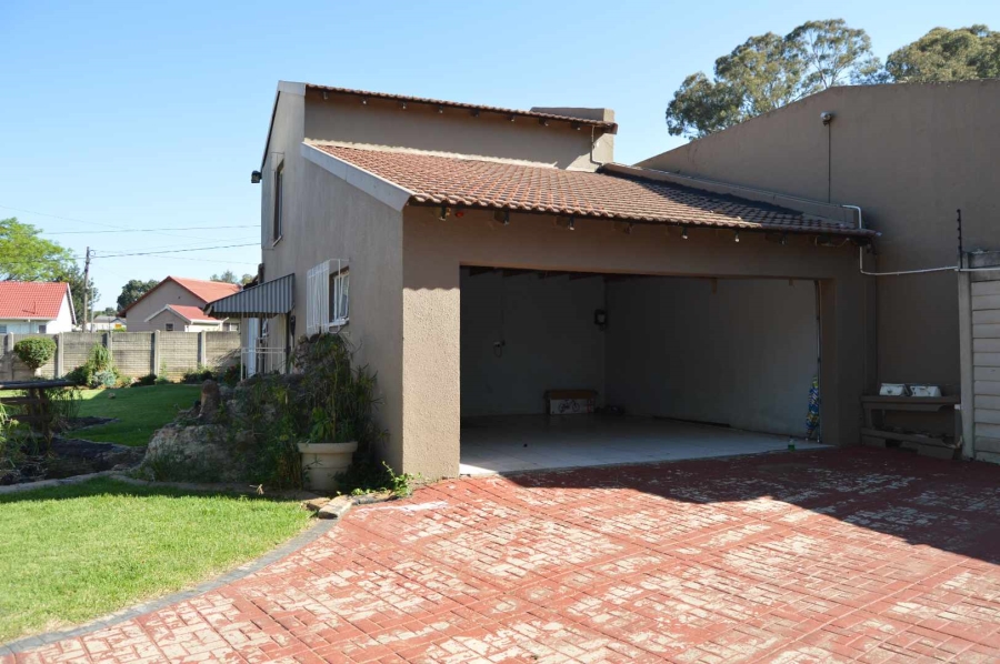 4 Bedroom Property for Sale in Brackendowns Gauteng