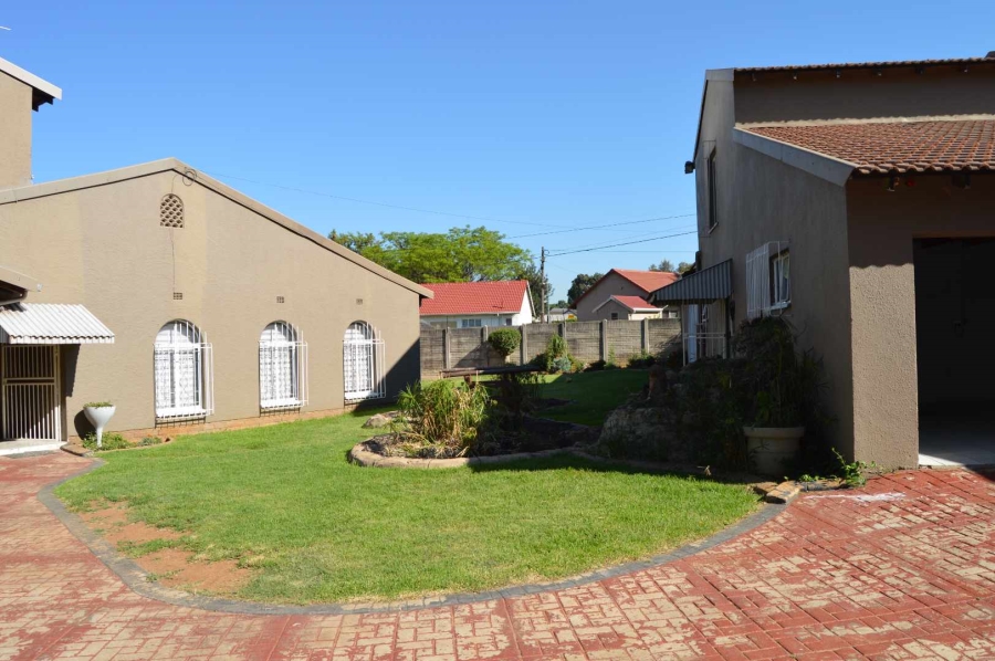 4 Bedroom Property for Sale in Brackendowns Gauteng