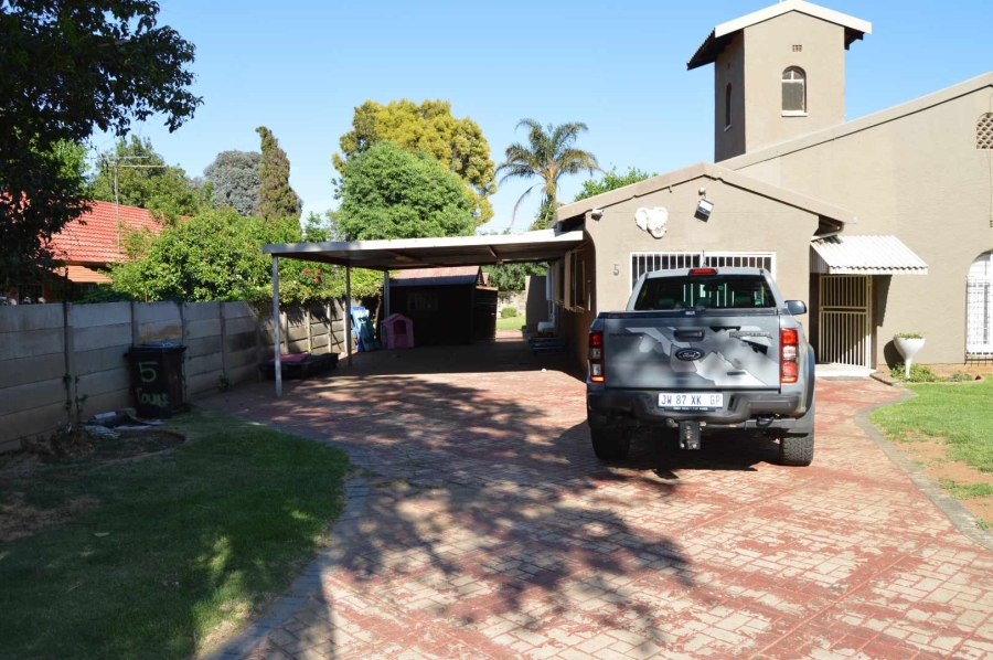 4 Bedroom Property for Sale in Brackendowns Gauteng